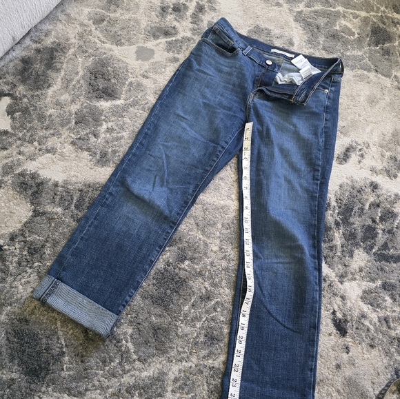 LEVI Strauss Classic Blue Straight Leg  Women's Jeans Size 4 - Picture 1 of 7